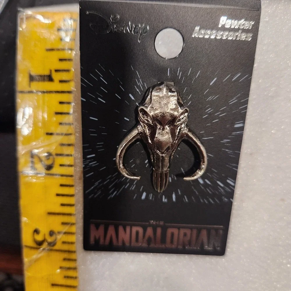 Disney Star Wars The Mandalorian Mythosaur Skull Pewter Lapel Pin 28942 Silver‎